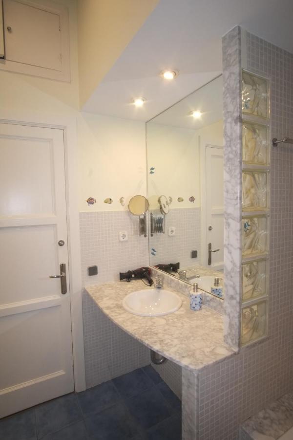 Lovely Apartment At Park Gueell Barcelona Eksteriør billede